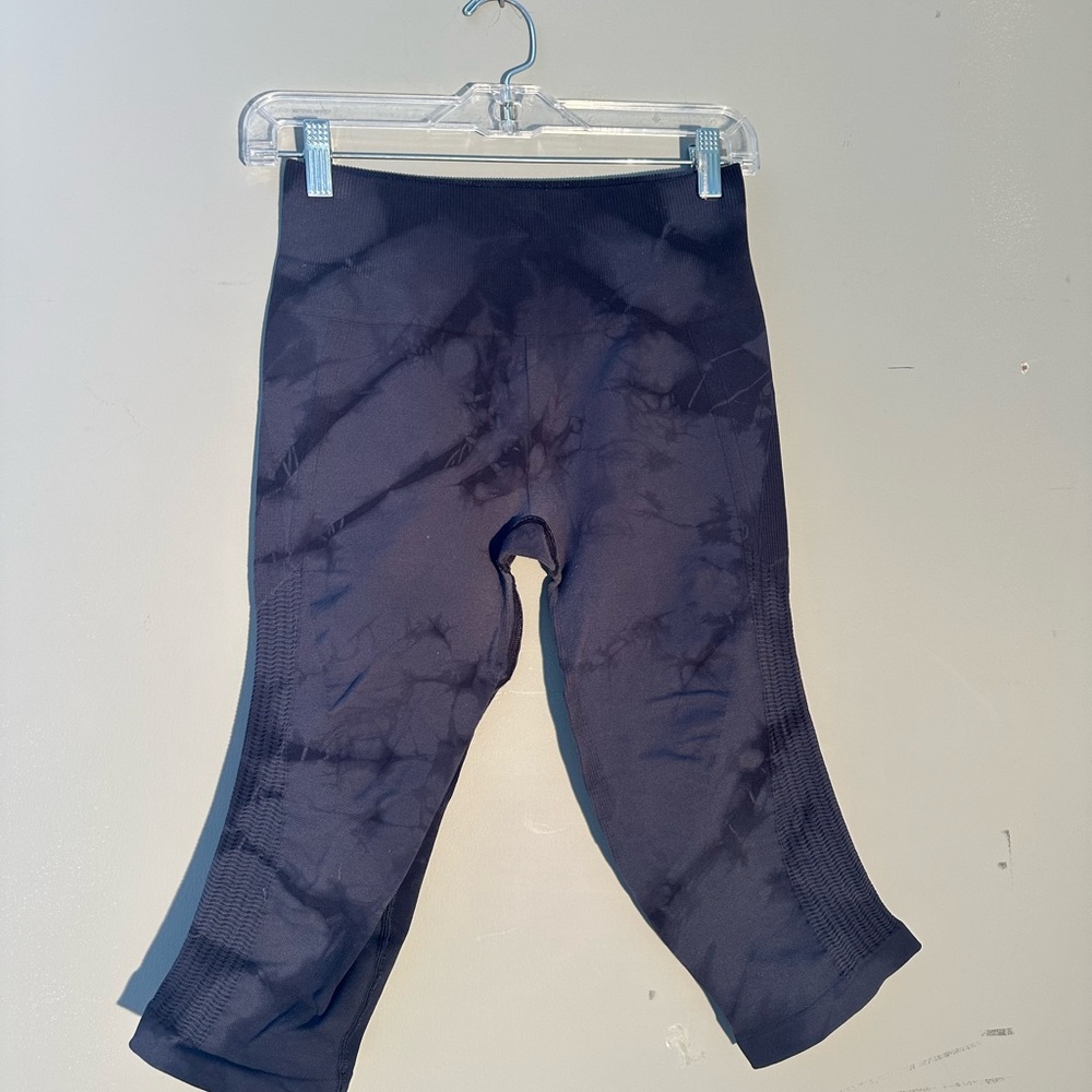 Lulu Lemon Size 6 Below Knee Leggings